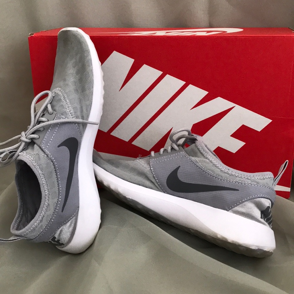 Nikes size 7